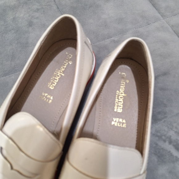 Primadonna Collection White Leather Loafers - Picture 2 of 7